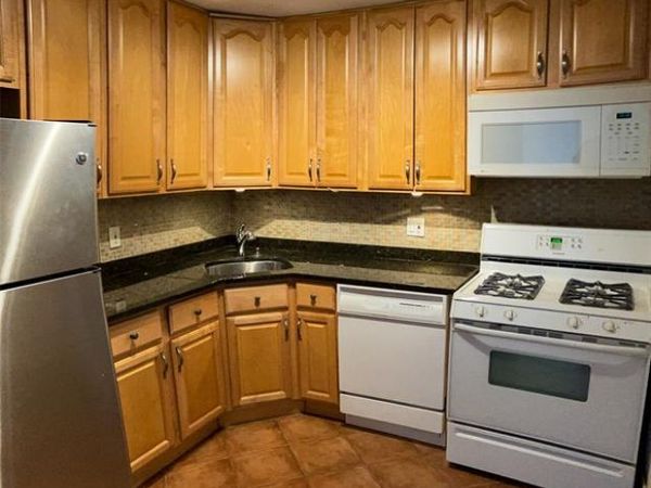 555 North Avenue 10C, Unit 10C, FORT LEE, NJ 07024