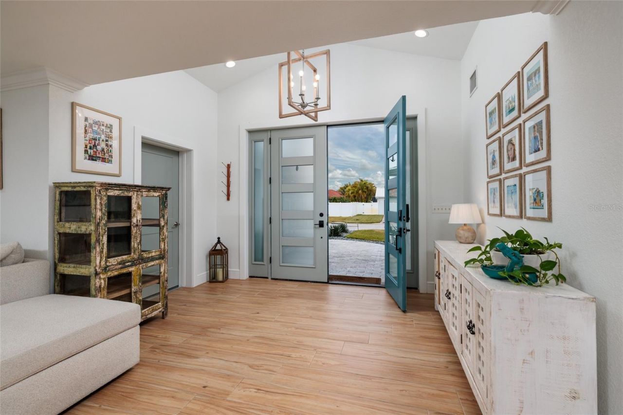 120 97th Avenue Ne, Saint Petersburg, FL 33702 Photo