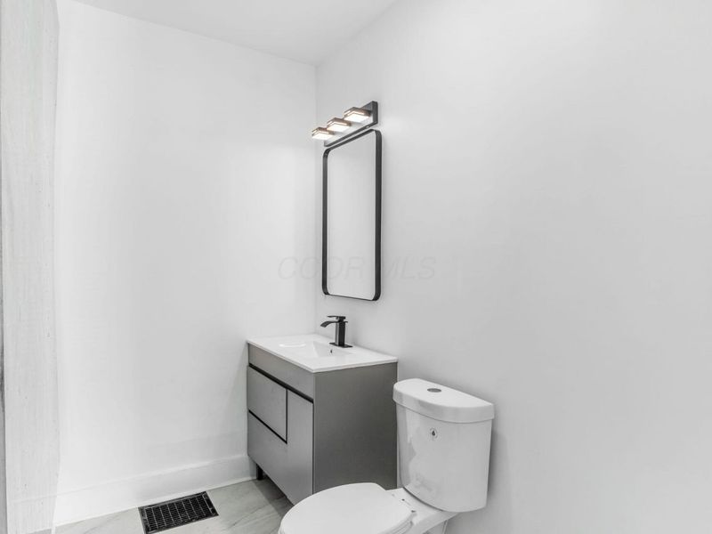 667 Maple Avenue, Newark, OH 43055 Photo 8