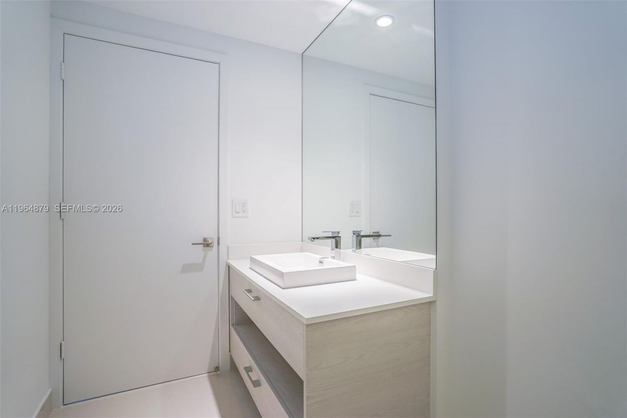 55 SW 9th St, Unit 2108, Miami, FL 33130 Photo