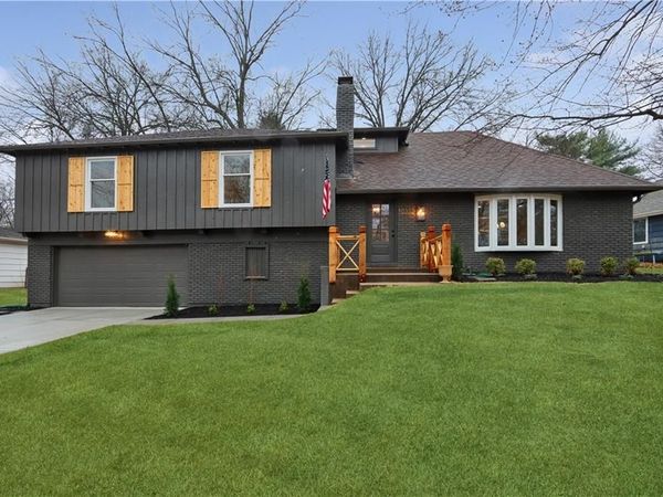 10332 Cherokee Lane, Leawood, KS 66206