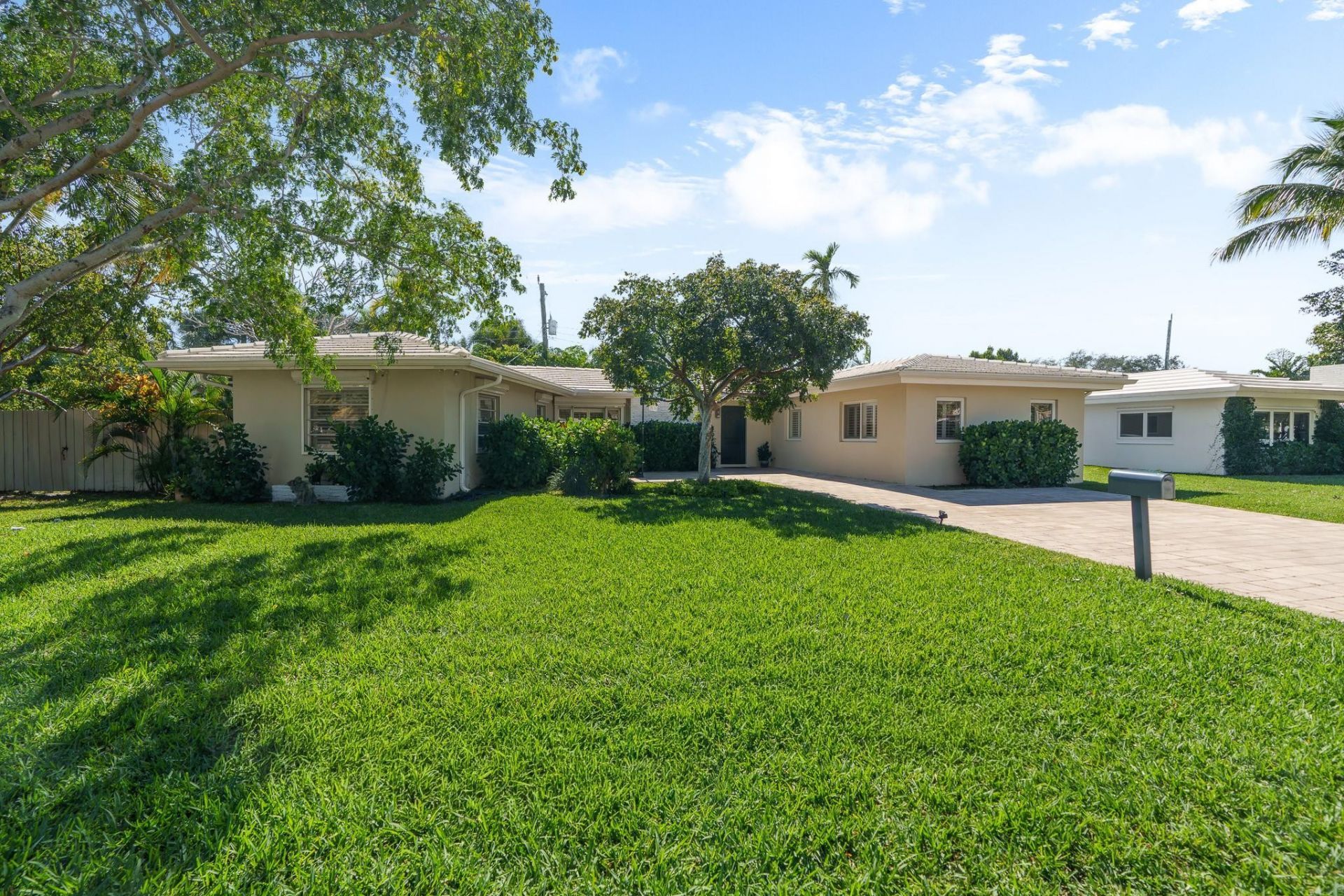 2740 NE 27th Ct, Fort Lauderdale, FL 33306 Main Photo