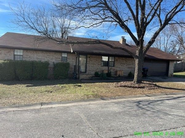 1325 Northwoods Drive, Alma, AR 72921