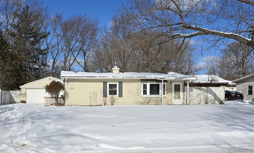 6302 Springdale Boulevard, Grand Blanc Township, MI 48439 Main Photo