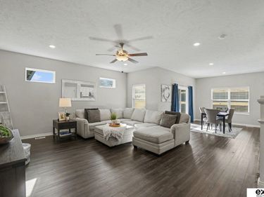 10316 N 152 Avenue, Bennington, NE 68007