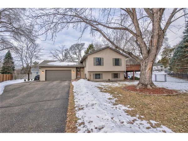 811 Fox Tree Lane, Hudson, WI 54016