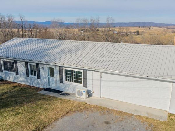 291 Aurora Dr, Lewisburg, WV 24901