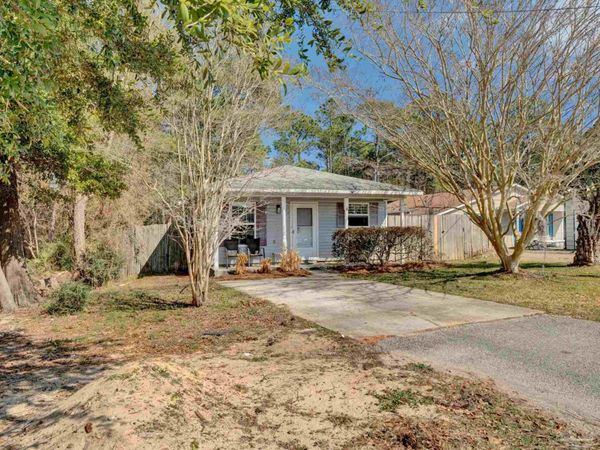 1984 Ambassador Dr, Gulf Breeze, FL 32563