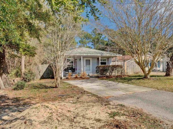 1984 Ambassador Dr, Gulf Breeze, FL 32563