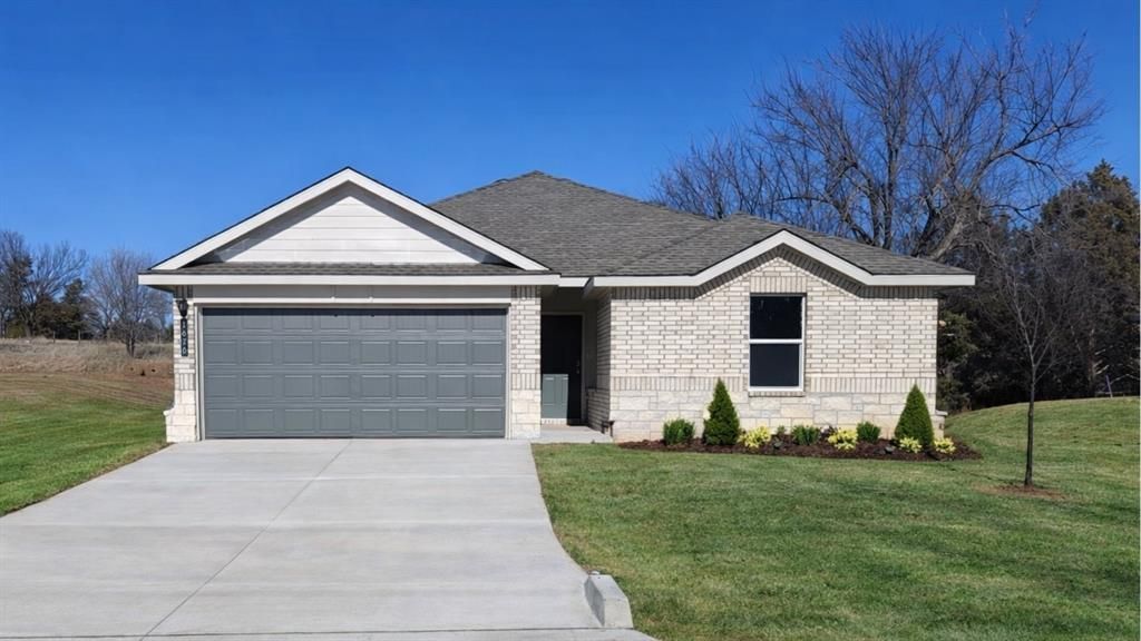 1229 E Stallion Lane, Mustang, OK 73064 Main Photo