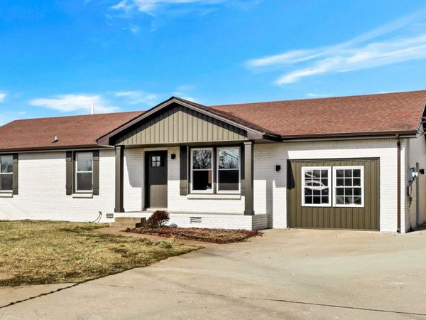 341 Cunningham Ln, Clarksville, TN 37042