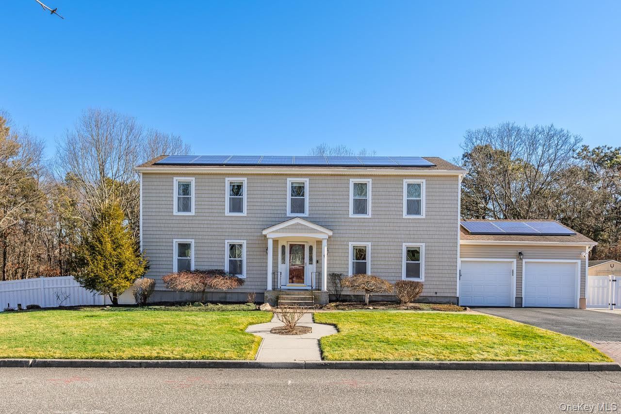 123 9th Avenue, Holtsville, NY 11742 Main Photo