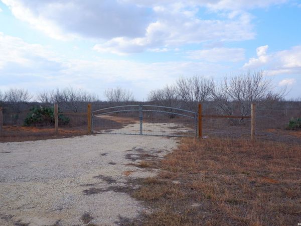 8846 FM 140, Charlotte, TX 78011