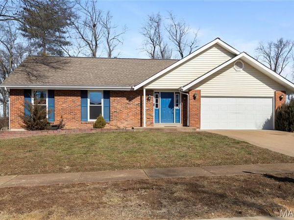 1039 Treeline Court, Manchester, MO 63021