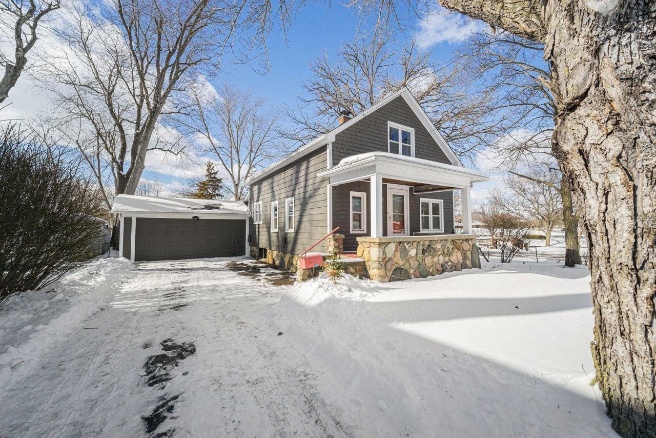 629 N Main Street, Chelsea, MI 48118 Main Photo