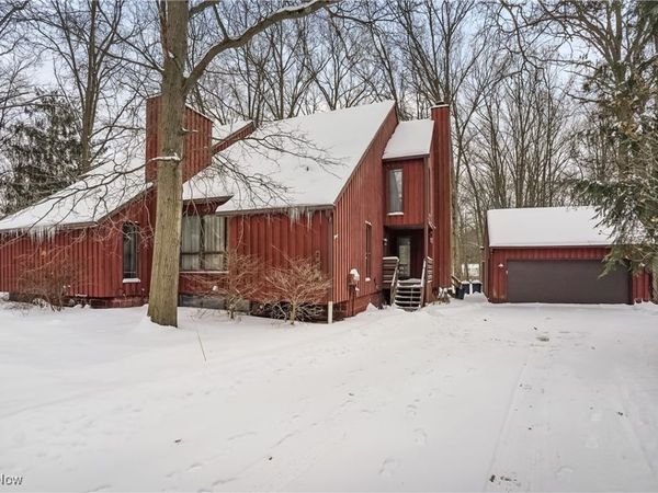 2072-2076 White Oak Drive, Stow, OH 44224