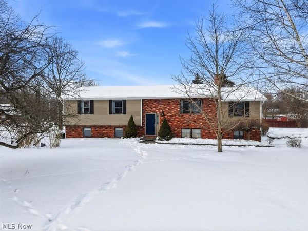 2190 Waterbury Drive, Uniontown, OH 44685