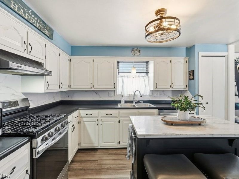 2190 Waterbury Drive, Uniontown, OH 44685 Photo 8