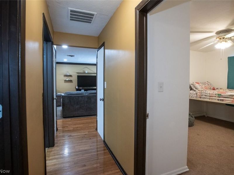 6624 Big Creek Parkway, Parma Heights, OH 44130 Photo 11