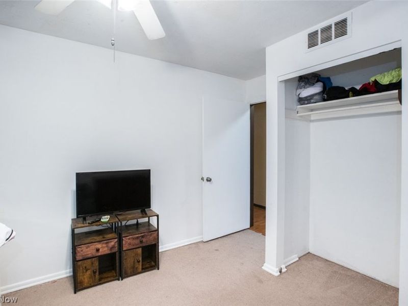 6624 Big Creek Parkway, Parma Heights, OH 44130 Photo 13