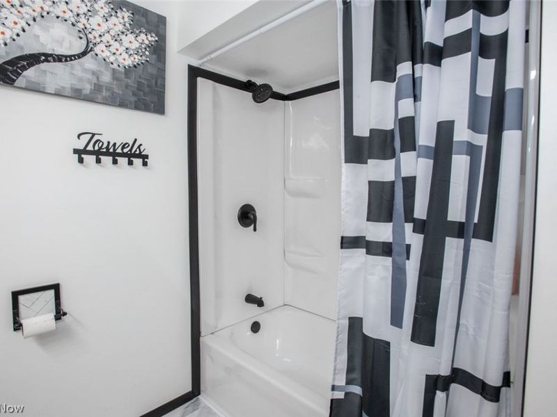 6624 Big Creek Parkway, Parma Heights, OH 44130 Photo 22