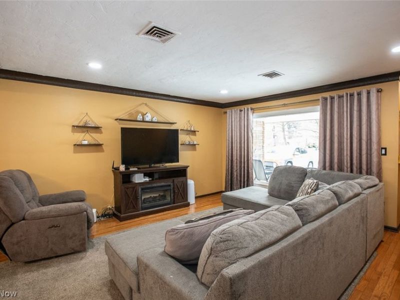 6624 Big Creek Parkway, Parma Heights, OH 44130 Photo 5