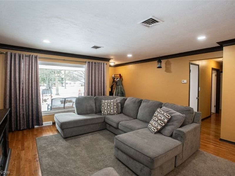 6624 Big Creek Parkway, Parma Heights, OH 44130 Photo 6