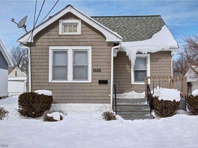 16101 Raymond Street, Maple Heights, OH 44137 Photo 2