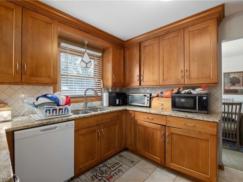 117 Woodview Drive, Elyria, OH 44035 Photo 14