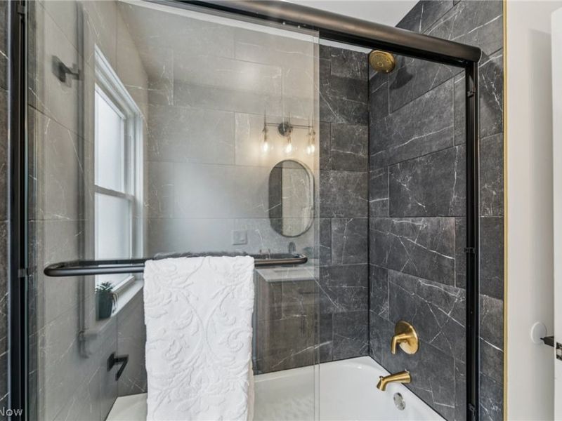 16305 Marquis Avenue, Cleveland, OH 44111 Photo 19