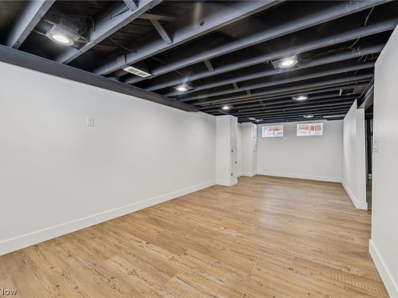 16305 Marquis Avenue, Cleveland, OH 44111 Photo 36