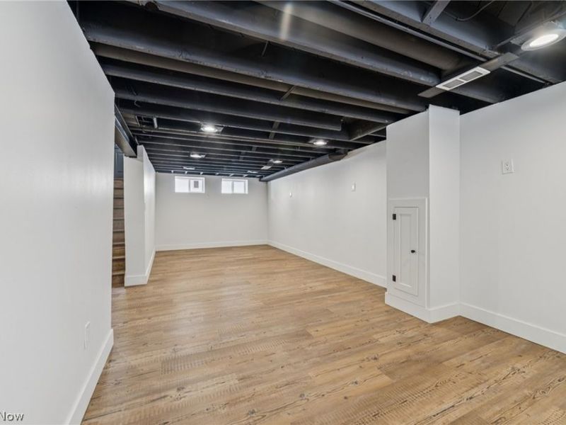 16305 Marquis Avenue, Cleveland, OH 44111 Photo 37