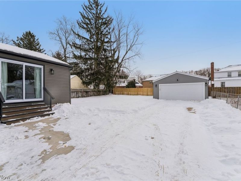 16305 Marquis Avenue, Cleveland, OH 44111 Photo 45