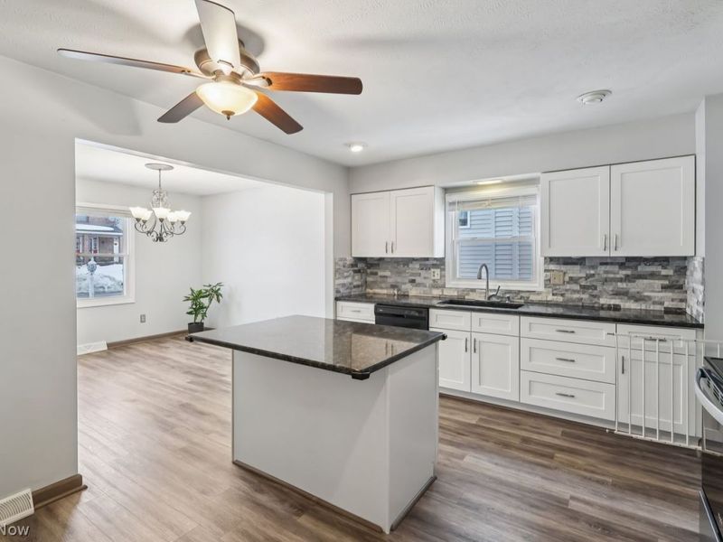 541 Orchardview Avenue, Seven Hills, OH 44131 Photo 13