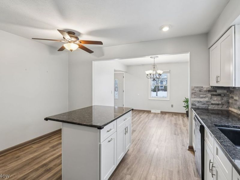 541 Orchardview Avenue, Seven Hills, OH 44131 Photo 14