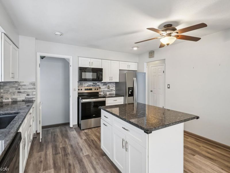 541 Orchardview Avenue, Seven Hills, OH 44131 Photo 16