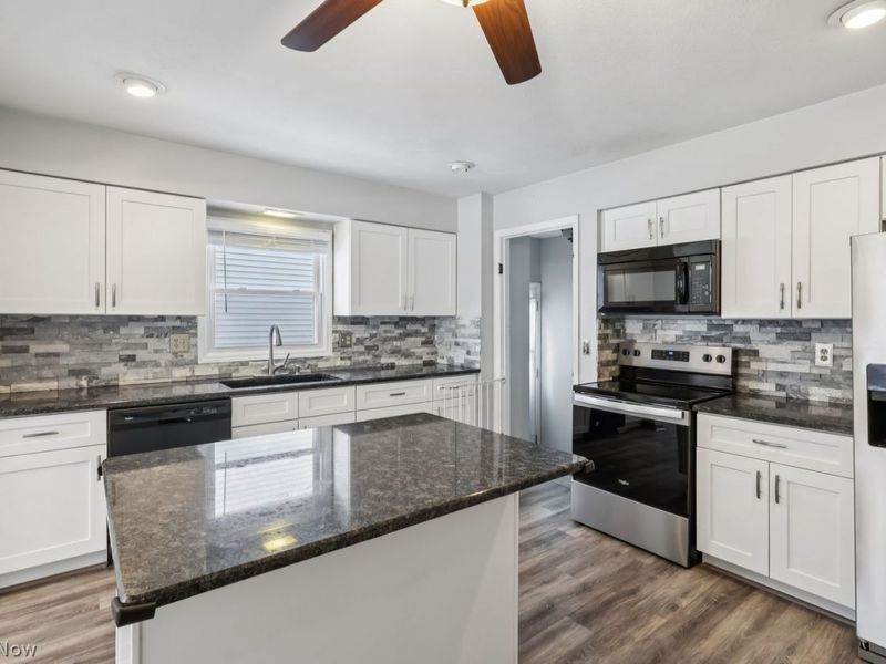 541 Orchardview Avenue, Seven Hills, OH 44131 Photo 17