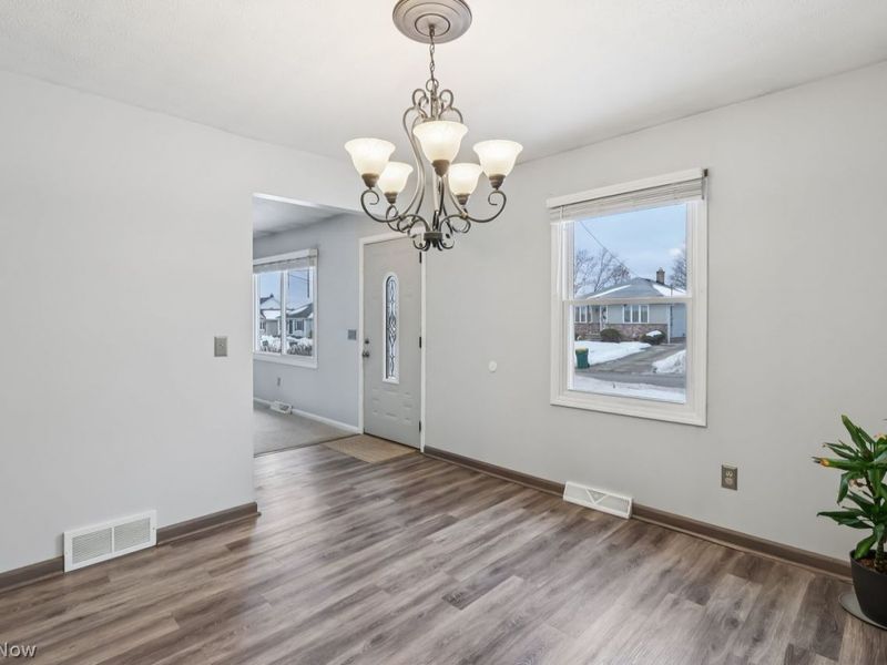 541 Orchardview Avenue, Seven Hills, OH 44131 Photo 3