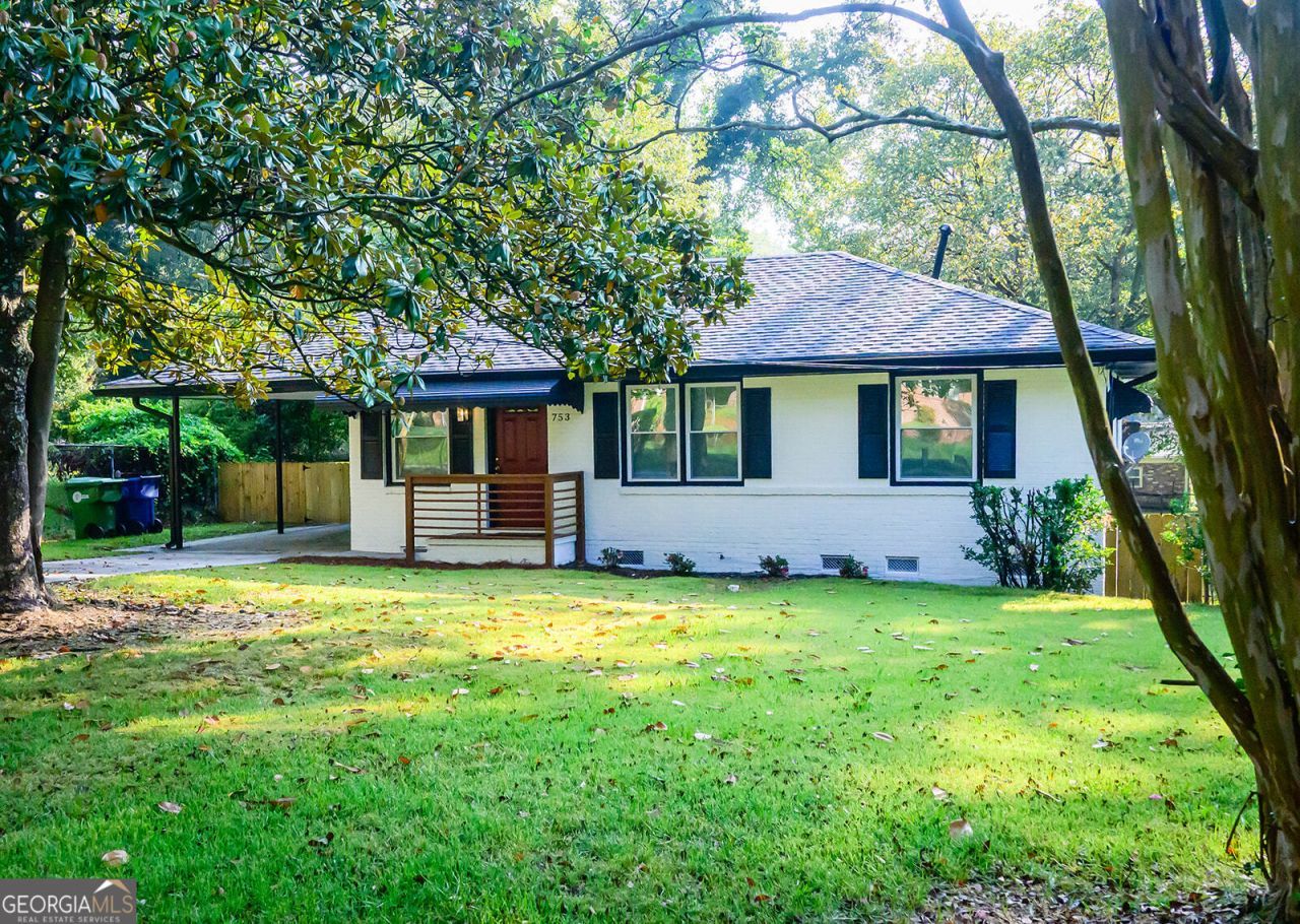 753 Commodore Drive Nw, Atlanta, GA 30318 Main Photo