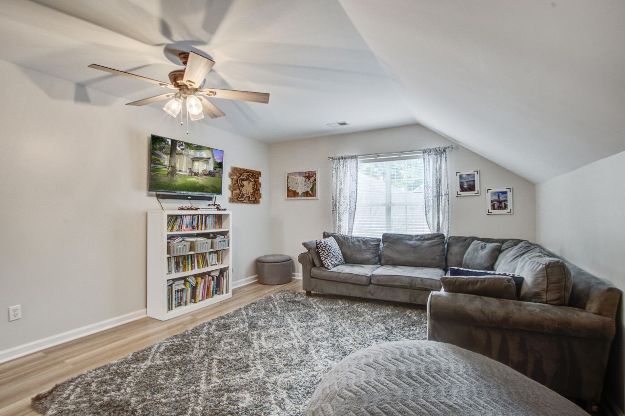 3242 Heathland Way Photo 29