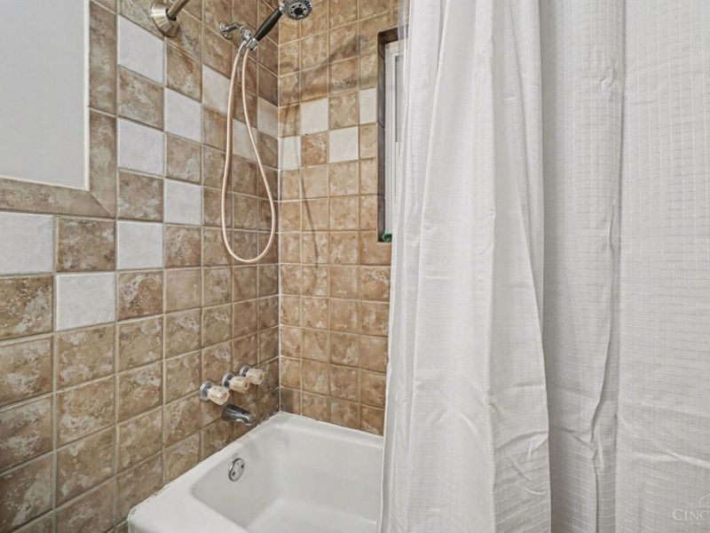 4304 Kugler Mill Road, Deer Park, OH 45236 Photo 17