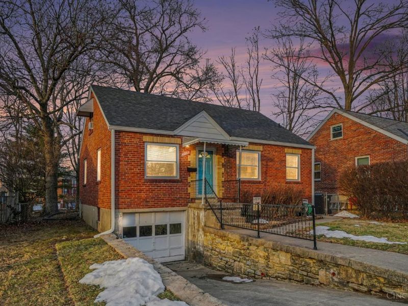 4304 Kugler Mill Road, Deer Park, OH 45236 Photo 2