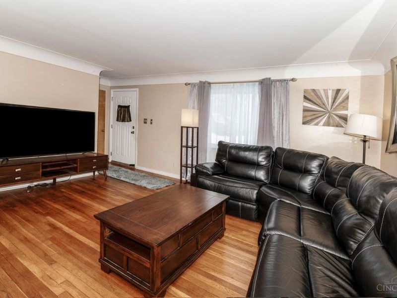 3921 Cedarwood, Cincinnati, OH 45213 Photo 2