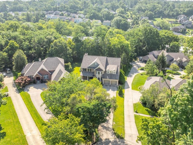 7097 Shawnee Hills Drive, Madeira, OH 45243 Photo 2