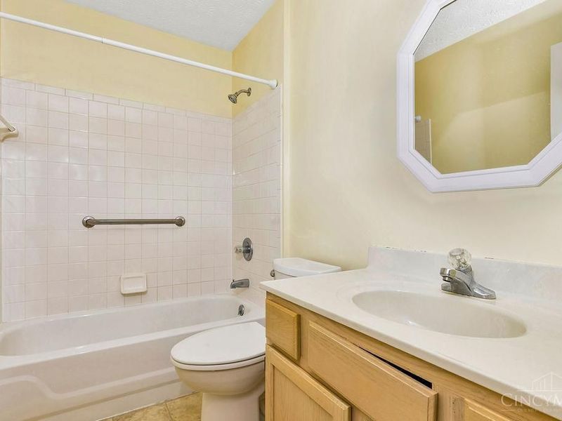 830 Carrington Place, Unit 102, Loveland, OH 45140 Photo 12