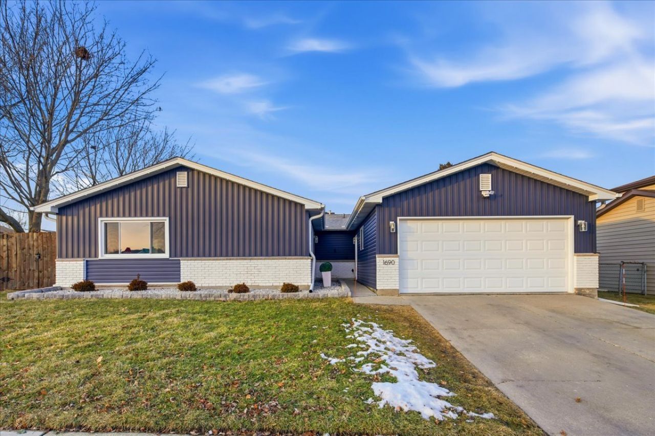 1690 Cape Breton Court, Hoffman Estates, IL 60192 Main Photo