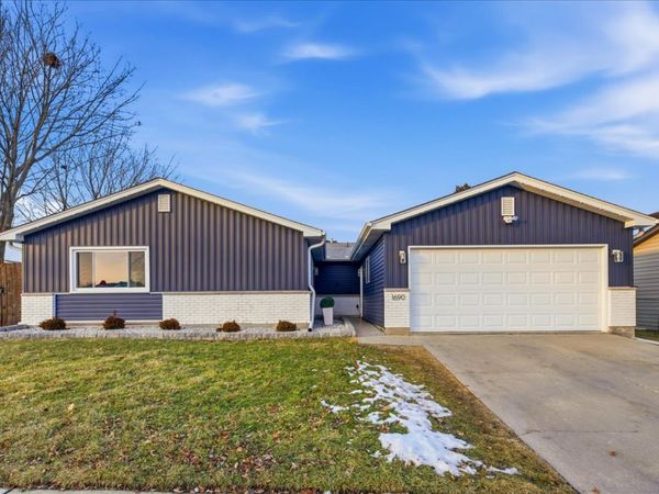 1690 Cape Breton Court, Hoffman Estates, IL 60192