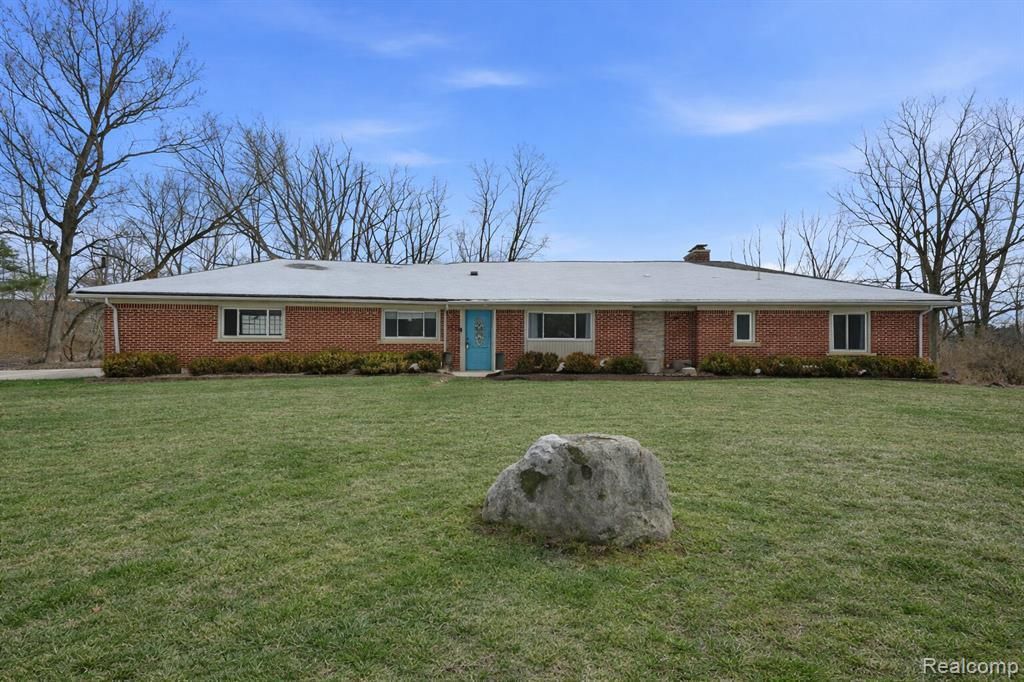 29750 Bristol Lane, Bingham Farms Vlg, MI 48025 Main Photo
