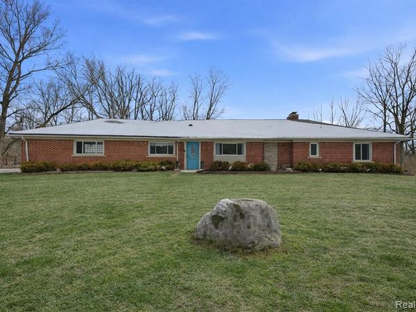 29750 Bristol Lane, Bingham Farms Vlg, MI 48025