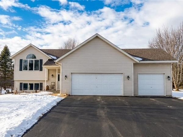 602 Summerfield Circle, Hudson, WI 54016